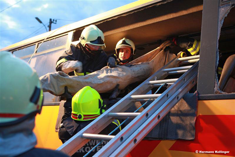 Video: Crash “Bus-Zug-Auto” – Einsatzübung in Fraham am 7.9.2011