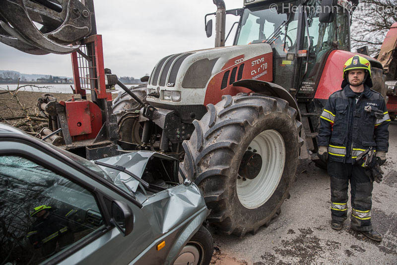 14.03.2015: Pkw-Lenker in Gstocket gegen Traktor geprallt