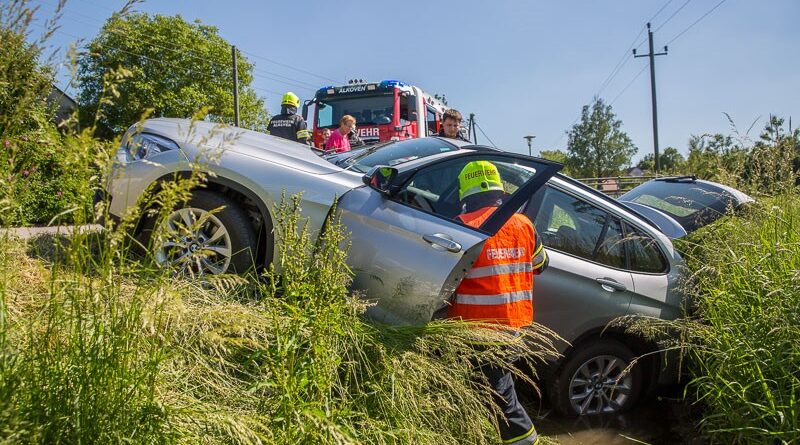 Auto in Bach (Foto: Kolli)