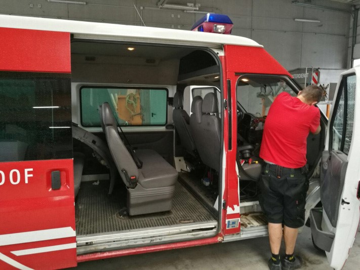 24.07.2017: Mannschaftstransportfahrzeug der FF Alkoven geschlachtet