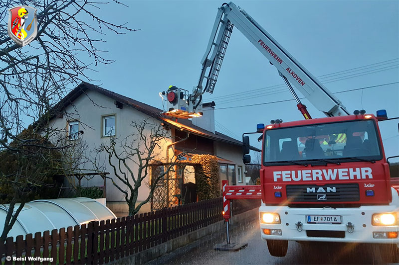 02.02.2020: Feuerwehr behebt Sturmschaden in Winkeln