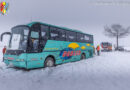 12.01.2021: Schneefall → Autobusbergung aus Feld an B 129