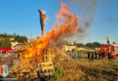 25.06.2022: Brandsicherheitswachdienste bei Sonnenwendfeuer, Feuerwehr als Magnet
