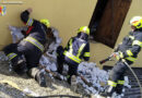 03.03.2024: “Gelöschter Mülleimerbrand” klettert in Fassade bis knapp zum Dachstuhl → brandverletzte Person
