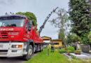 28.05.2024: Assistenz-Einsatz mit Kran für die Pfarre am Friedhof in Alkoven