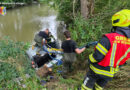 11.07.2025: Pkw und Baum nach Unfall auf der B 134 in Fraham aus Bach geborgen
