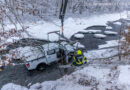 29.01.2026: Pickup in die Aschach gestürzt → Kran und Taucher nach Stroheim alarmiert