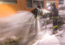11.01.2026: Geplatzter Hydrant sorgt für Wasseraustritt und Eisfassade auf Feuerwehrhaus-Baustelle